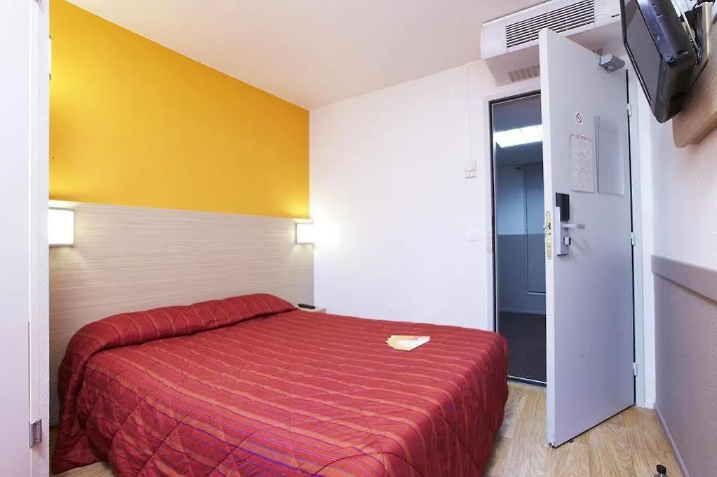 Premiere Classe Geneve - Saint Genis Pouilly Hotel